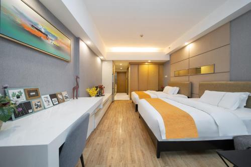 two beds in a hotel room with at Orange International Hotel Guangzhou Zhujiang New Town US Consulate General Guangzhou Branch - Free Shuttle Bus to Canton Fair Complex During Canton Fair Period in Guangzhou