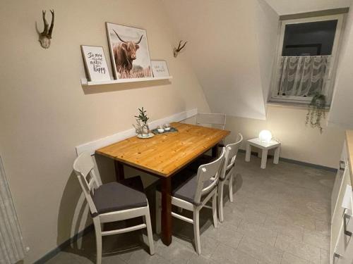 a dining room with a wooden table and chairs at Budgethotel Stadtbett Wolfsburg in Wolfsburg