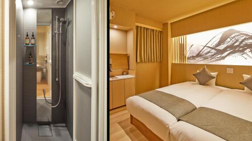a bathroom with a bed and a shower in a room at Stay SAKURA Tokyo Shinjuku Hyakukura in Tokyo