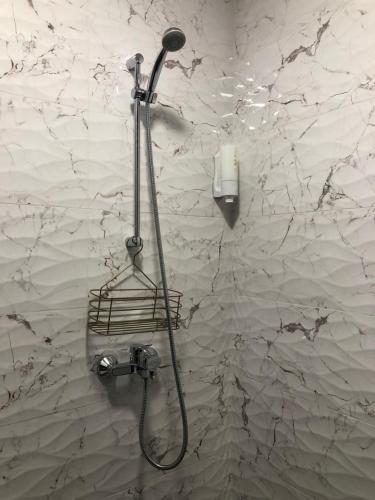 een douche in een badkamer met een muur bij Luxury apartment 1 Free Underground Parking in Pazardzhik
