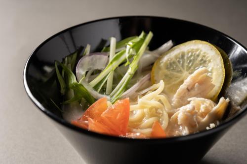 Makanan di atau berdekatan hotel