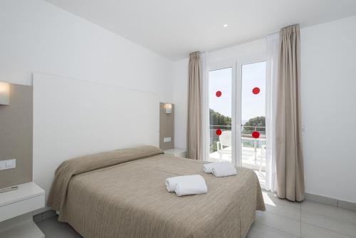 Ένα ή περισσότερα κρεβάτια σε δωμάτιο στο Villas Calan Bosch Tomi