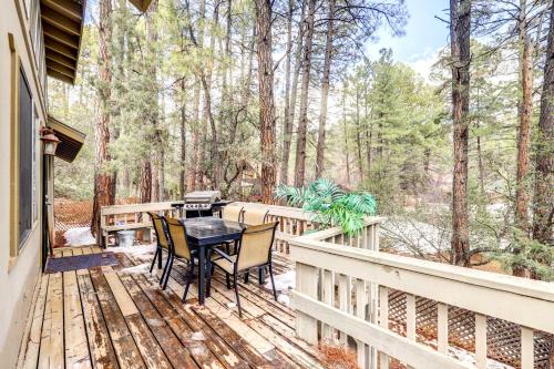 Cozy Pine Cabin with Fire Pit Near Hiking!