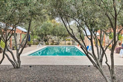 Surprise Vacation Rental Yard, Pool Access! – Photos 3