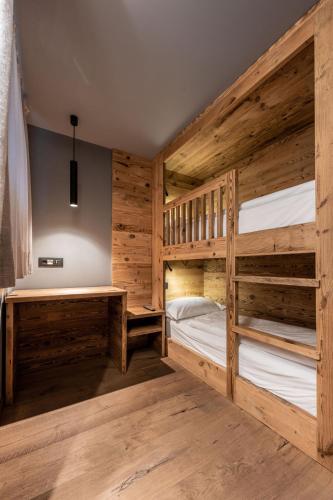 Una cama o camas en una habitación de Hotel Ravelli Luxury Spa