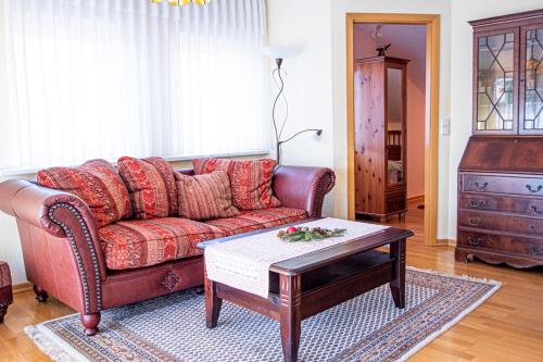 a living room with a couch and a coffee table at Landhaus Müden in Faßberg