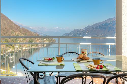 Beautiful 4-Bed Apartment in Limonta
