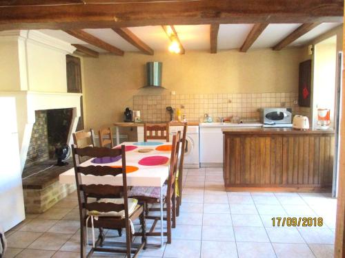 à 12 kms ANGOULEME,,,maison,,2ch,,, pour 6pers max,,internet,,calme,,parkingSSS gratuitSSS !