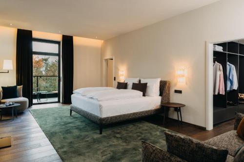 Postel nebo postele na pokoji v ubytování Hotel Forsthaus Nürnberg Fürth