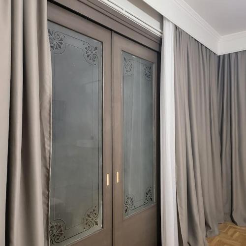 a room with two glass doors and curtains at GREAT APARTMENT IN VERIA in Veria