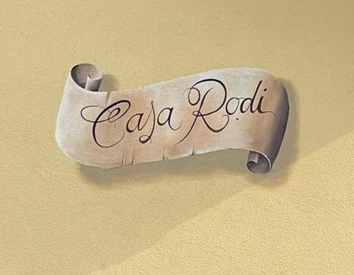 een teken dat zegt dat caapa echt aan een muur hangt bij Casa Rodi in Siror