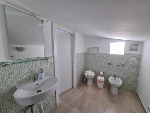 a bathroom with a sink and a toilet at Borgo Vigata in Punta Secca