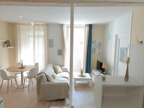 Fotografie z fotogalerie ubytování Happy Home - Quartier des Halles+ Parking Privatif v destinaci Pau