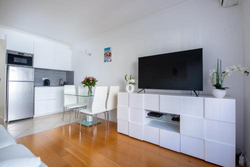 Sunny studio with balcony and AC near the Sea