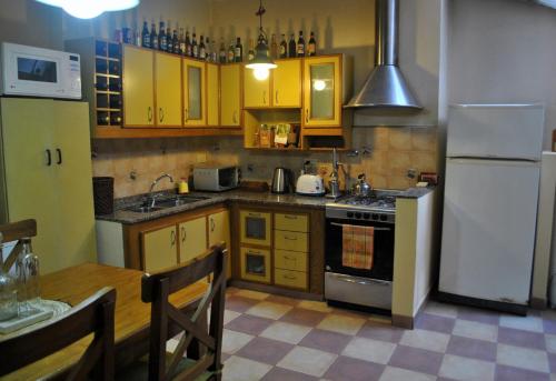 A kitchen or kitchenette at Arrabal Porteño