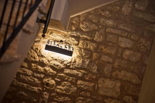 a stone wall with a light in the middle at Malga Laben in Velo Veronese