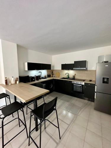 Zdjęcie z galerii obiektu Appartements avec jardin w Nicei