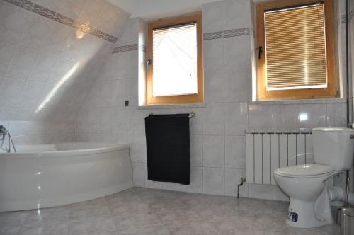 a bathroom with a tub and a toilet and a sink at Dom w Leśnicy in Leśnica