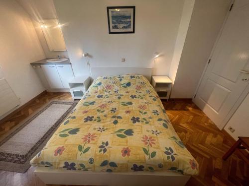 a bedroom with a bed with a floral bedspread at Relaxing Villa with Pool in Filot