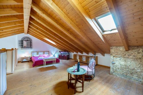 a large living room with a wooden ceiling and a table at Casa Joia by Seewest in Bensafrim