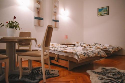 Nina Apartment tesisinde bir odada yatak veya yataklar