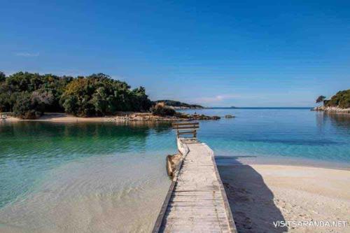 Aleksander’s New and spacious Apartment in Saranda