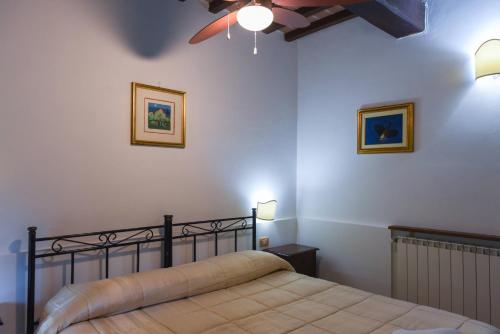 a bedroom with a bed and a ceiling fan at Agriturismo Ponte Di Riocchio in Gubbio