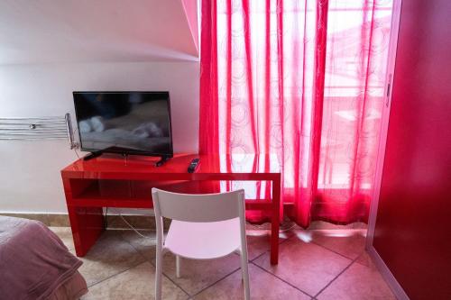 Una televisión o centro de entretenimiento en Attic A31 apartament rooftop deluxe