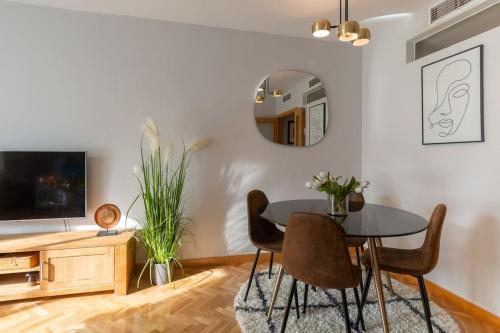 Vivienda con zona de trabajo, piscina y parking