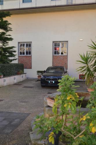 a car parked in a parking lot next to a building at Casa per ferie religiosa Figlie di Nazareth in Pisa