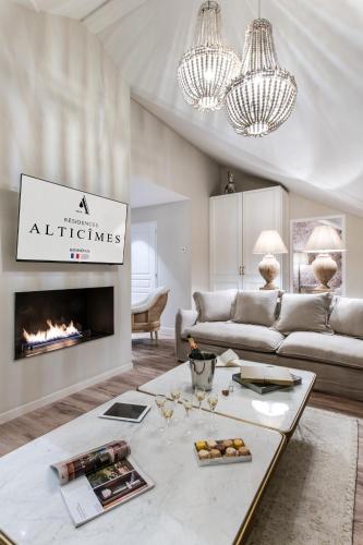 a living room with a couch and a fireplace at Résidences Alticimes in Brides-les-Bains