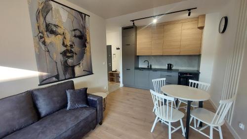 Kuchyňa alebo kuchynka v ubytovaní Apartament SEVEN z miejscem parkingowym