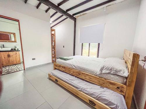 Cama o camas de una habitación en Casa de Campo en Ibagué, vía San Bernardo