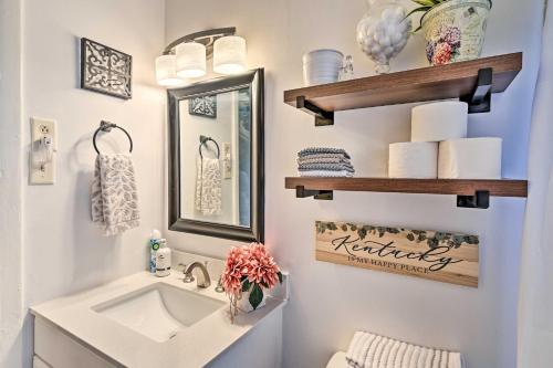 een badkamer met een wastafel en een spiegel bij Lexington Vacation Home about 6 Mi to Horse Park! in Lexington