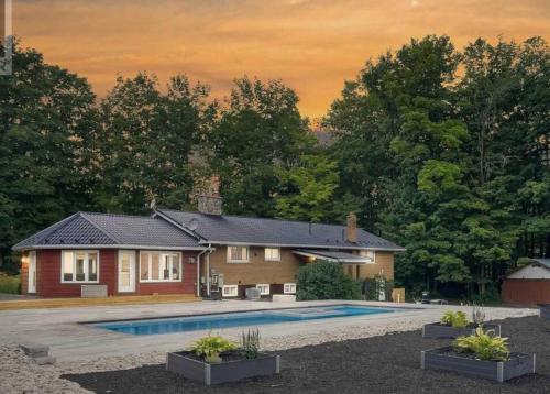 Mansion on 8 acres nature wasaga beach blue mountain