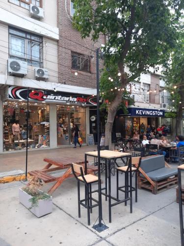 an outdoor cafe with tables and chairs on a city street at Pleno centro in San Juan