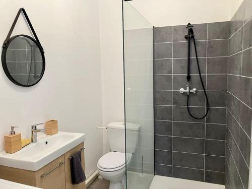 a bathroom with a shower and a toilet and a sink at T2 Le Moderne • Netflix • Parking • Gare in Évreux