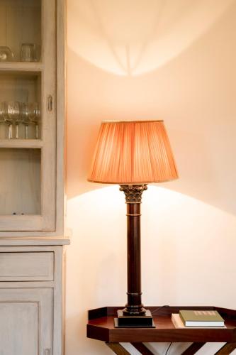 a lamp sitting on a table in a room at Loweide Lodges & Holiday Homes near Bruges in Oostkamp