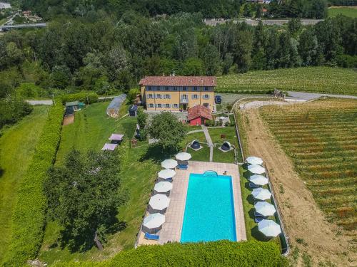 an aerial view of an estate with a swimming pool at Vigna Dell'Acqua in Santo Stefano Belbo