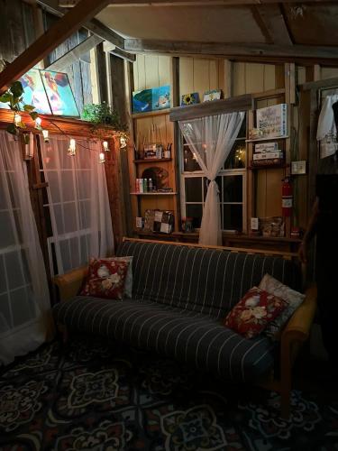 Robin's Nest Treehouse – Photos 3