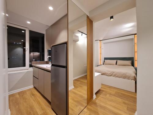 Adore - Modern Studio