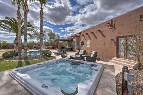 Πισίνα στο ή κοντά στο North Phoenix Desert Gem with Yard and Hot Tub!
