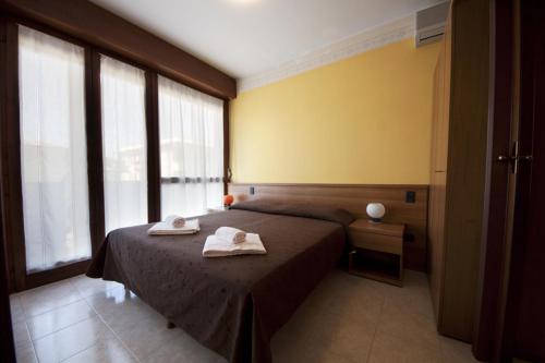 a bedroom with a bed with two towels on it at Hotel St. Antony in Bardolino