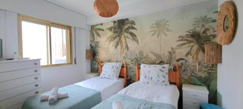 Gerona apartment on the Strip with pool & parking