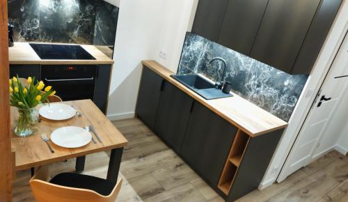 Kuchyň nebo kuchyňský kout v ubytování Apartament - Sienkiewicza 22D
