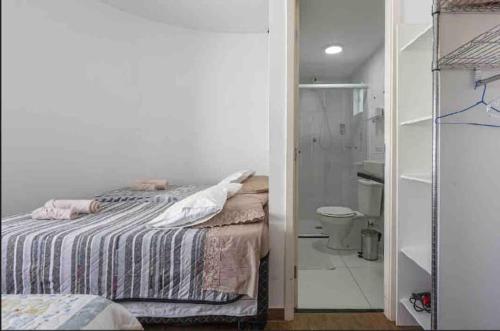 Кровать или кровати в номере Itaim bibi Apartment