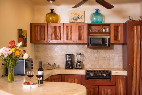 Η κουζίνα ή μικρή κουζίνα στο Villas Sacbe Condo Hotel and Beach Club