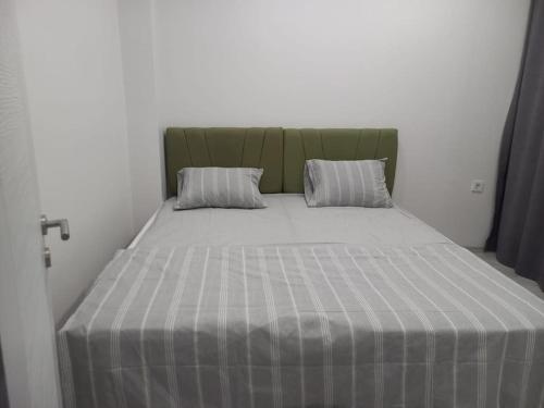 a bed with two pillows on it in a room at *Новая квартира 1+1 Mecidiyeköy in Istanbul