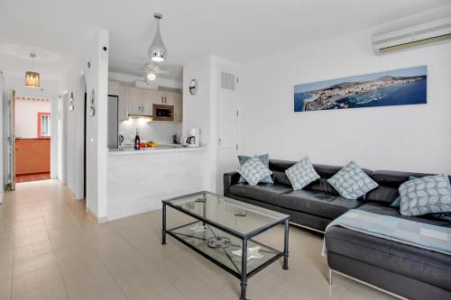 TOP FLOOR, Sea View, Huge Terrace, Heated Pool, Garage