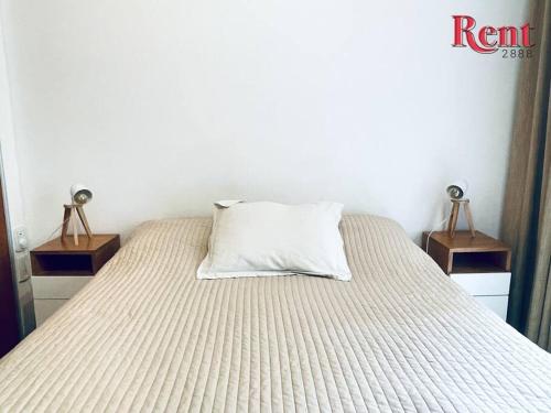 Una cama o camas en una habitación de Rent Nicasio Oroño